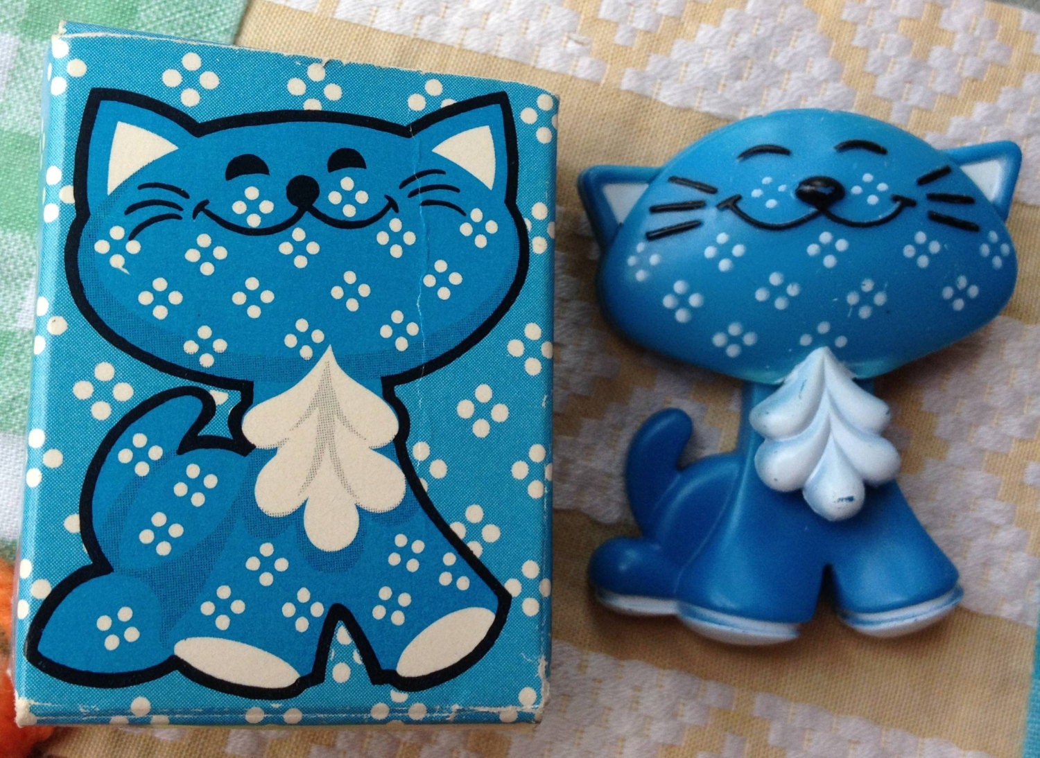 Avon Kitty Cat PIn