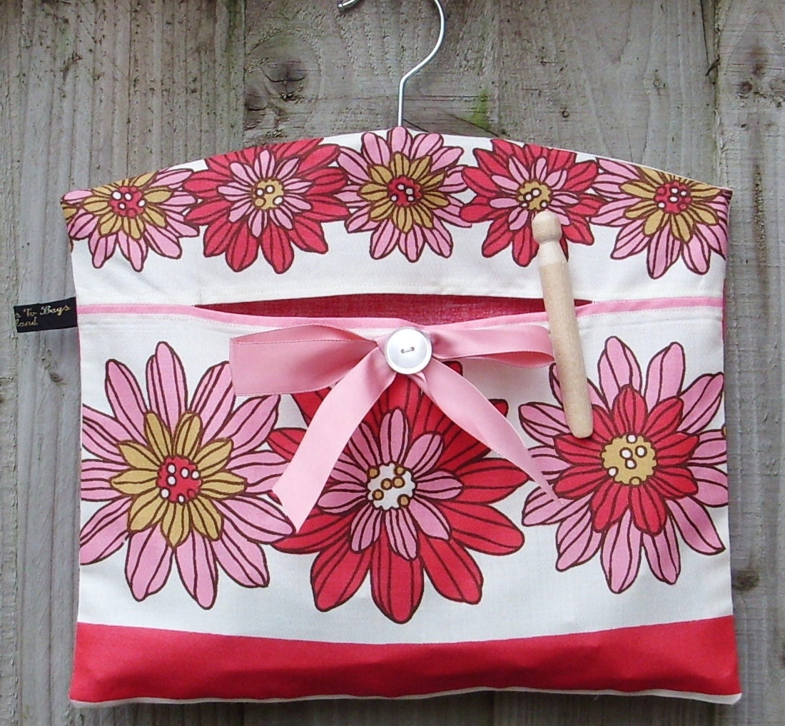 Retro Pink Floral Clothes Pin Peg Bag