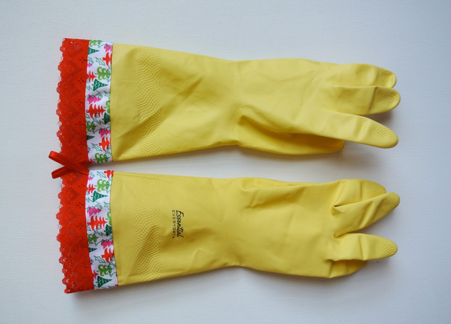 Items similar to Designer Holiday Rubber Dish Gloves Christmas Trees