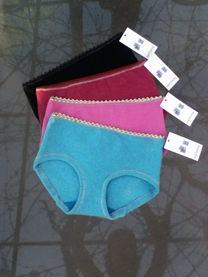 SALE /// SIze S classic hybrid cut undies mid-rise cut