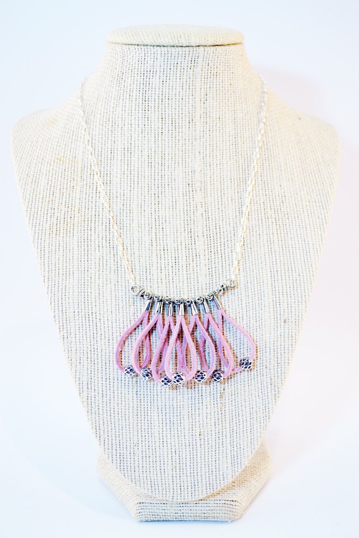 Looped fringe necklace in pink suede