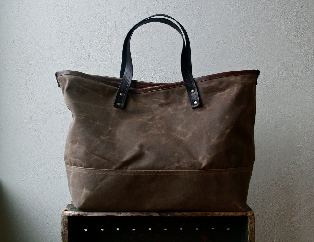 ready to ship - BOAT TOTE  - large waxed canvas tote bag - four pockets - unisex