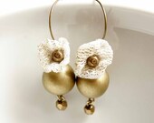 Dangle Earring with Wooden Bead in Golden and Ivory -  Wood and Poppy