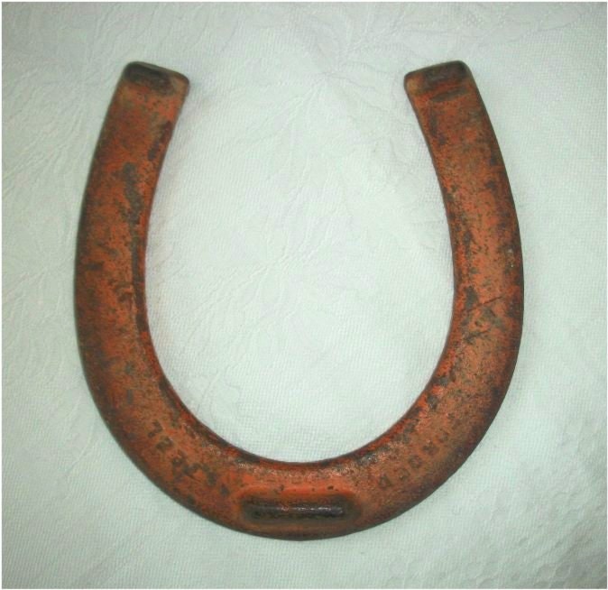 fab ANTIQUE IRON HORSESHOE - Worn Red Paint - super Patina - great for display and more Horse Shoes