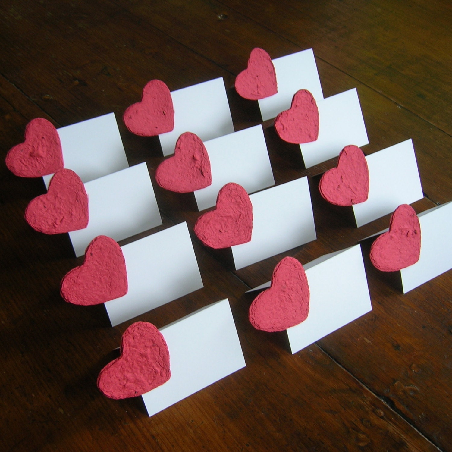Wedding place card - Seed paper hearts on tent card - Escort card, name card, placecard - Garden wedding - Ecofriendly wedding - Set of 10