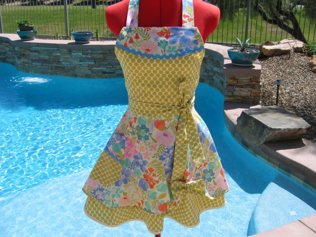 Sassy Apron - Scarlet Chic - Womens, Full, Retro - Honey Honey Wayside Garden