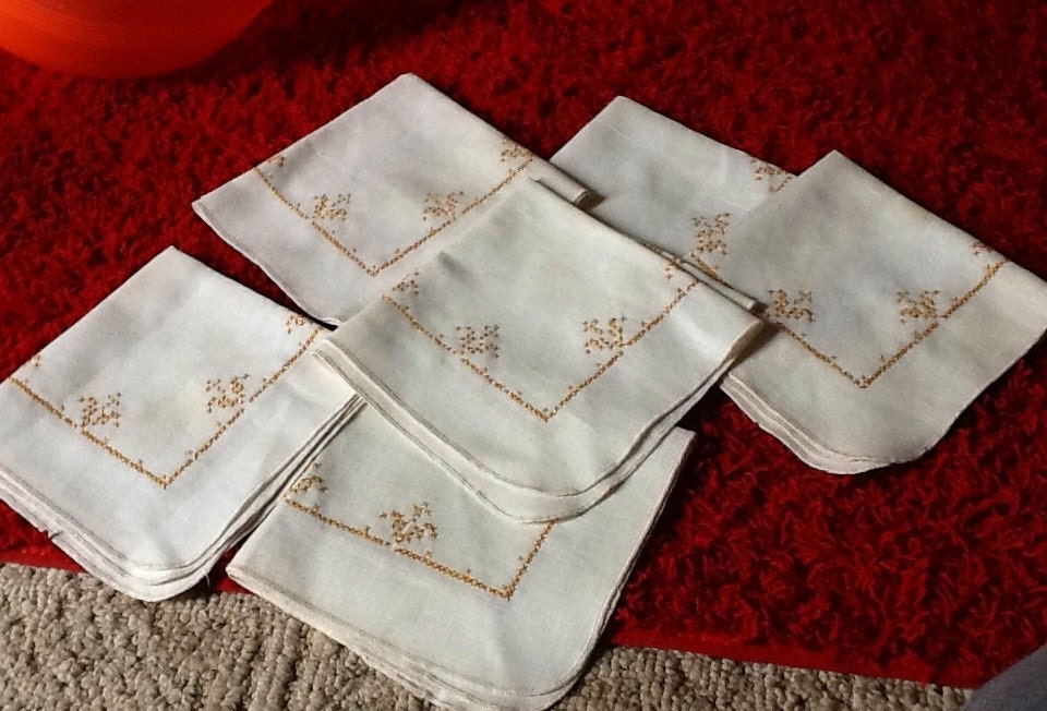 6 Vintage Linen Cross Stitch  Embroidery Dinner Napkins