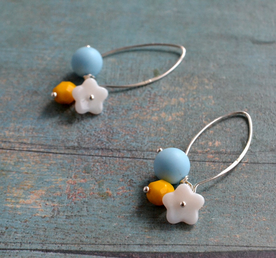 Bouquet - honey jade, white glass flower - baby blue japanese bead