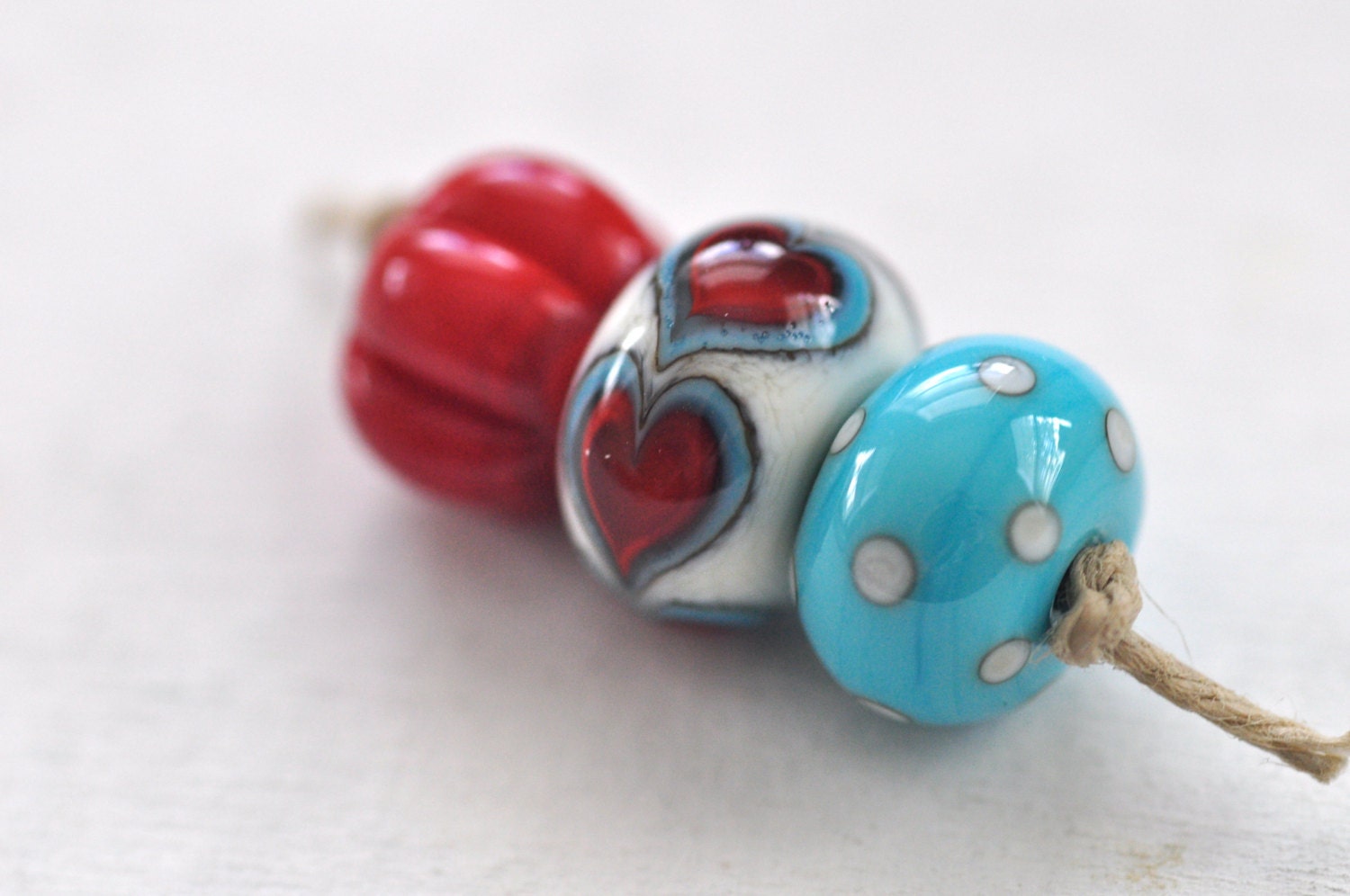 p i n o c e a n handmade lampwork beads set (3) - Trio/ Red hearts  -