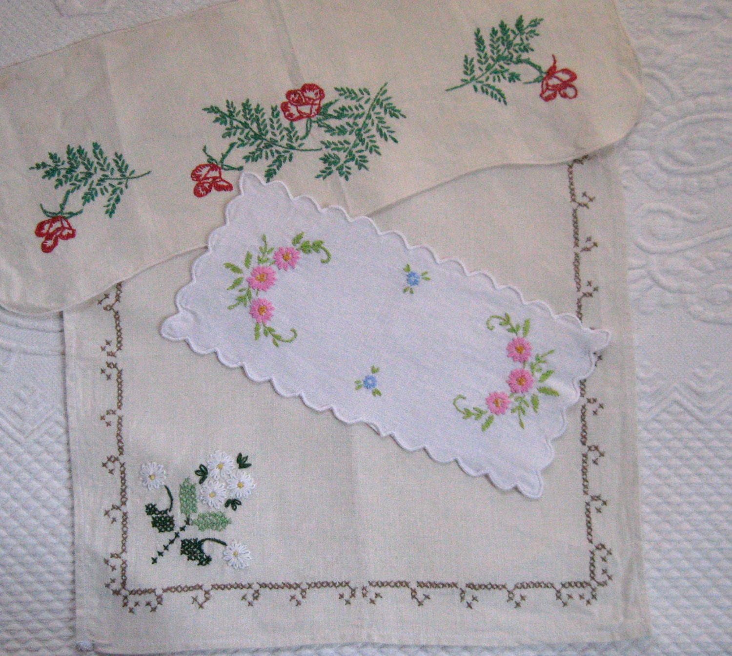Vintage Lot of Three EMBROIDERED LINEN DOILIES 1940s