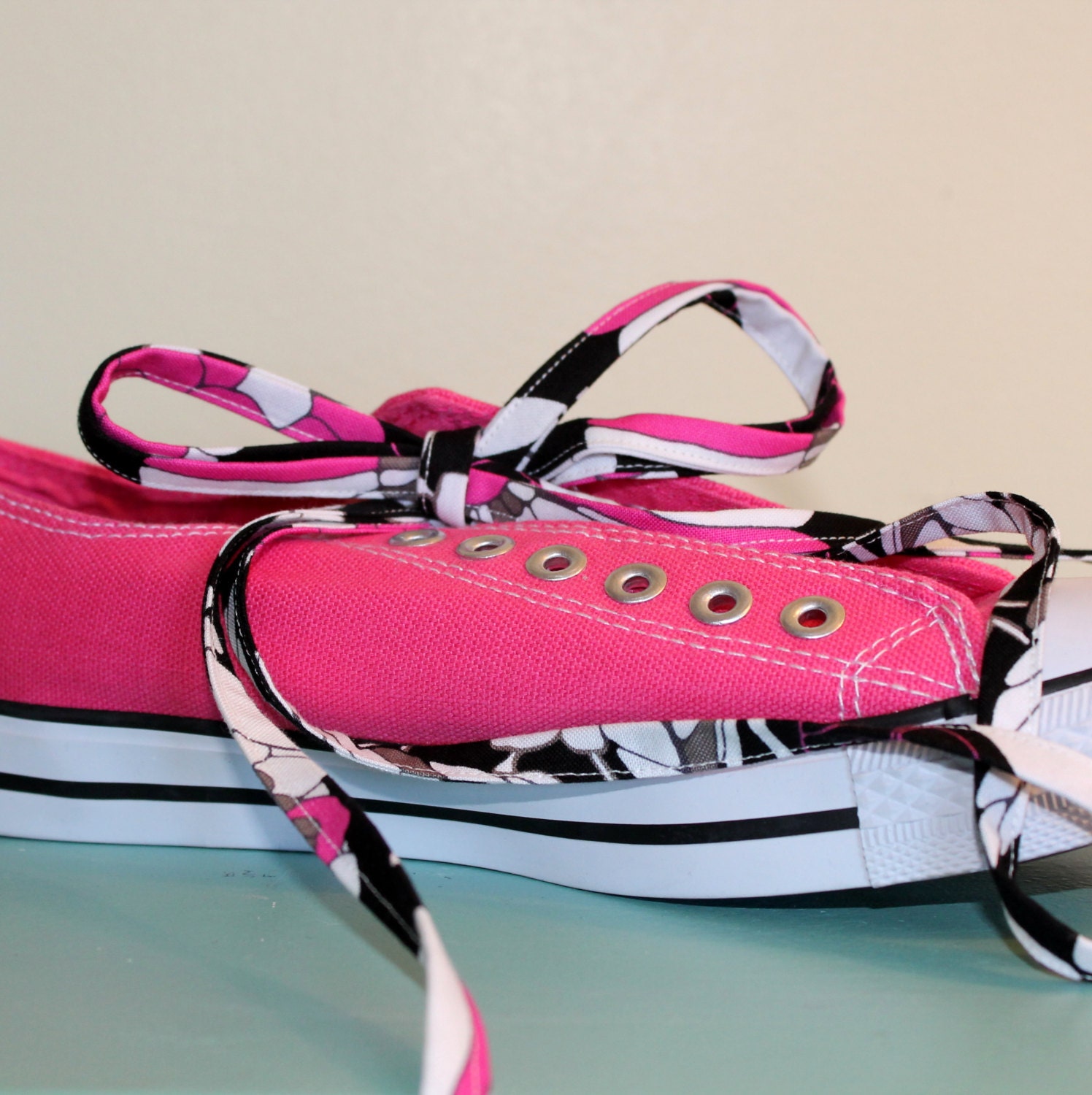 Hot Pink and Black Floral Fabric Shoelaces with Aglets