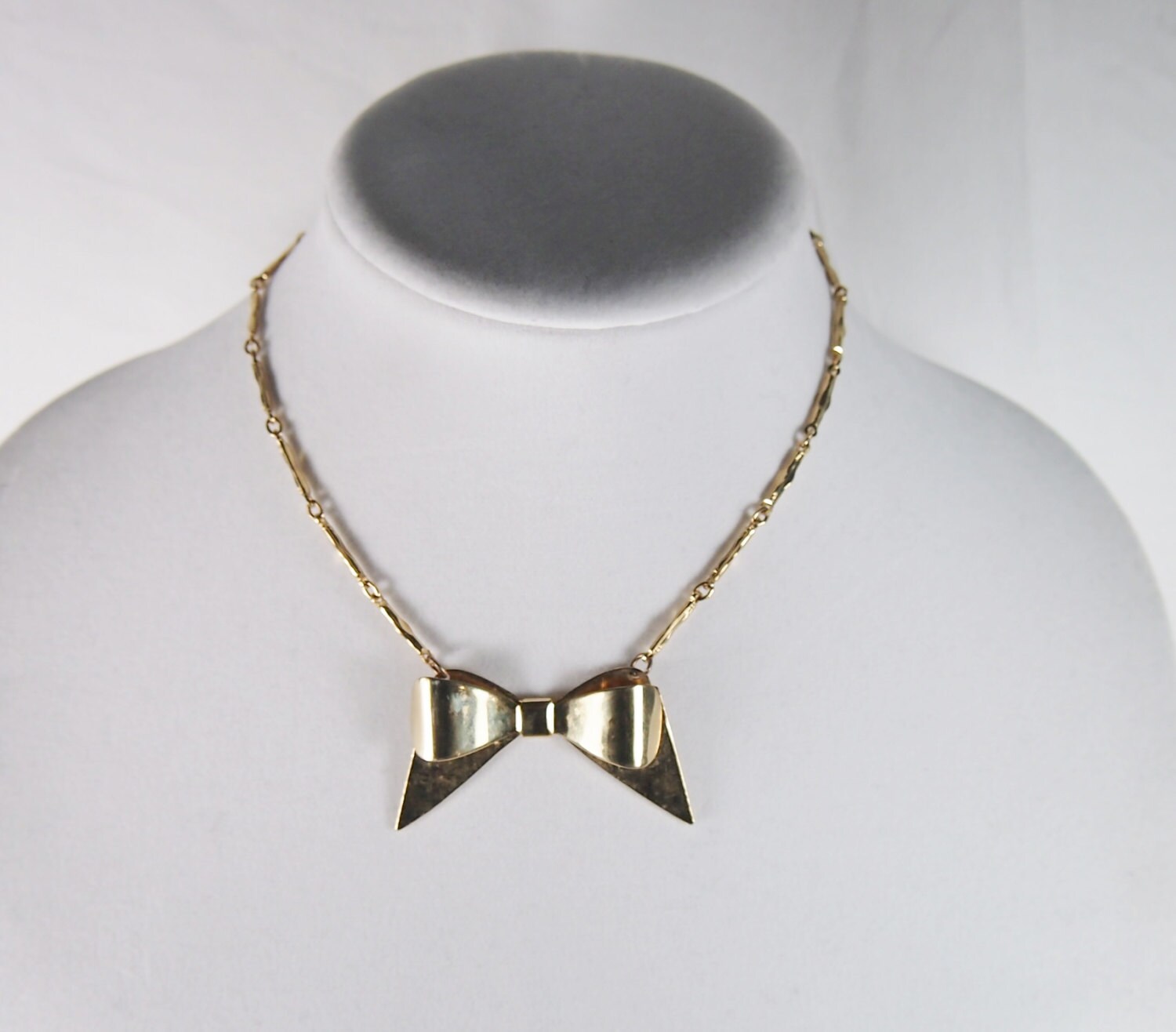 Bow Tie Gold Tone Choker Necklace 60s Vintage by jenniesjunque