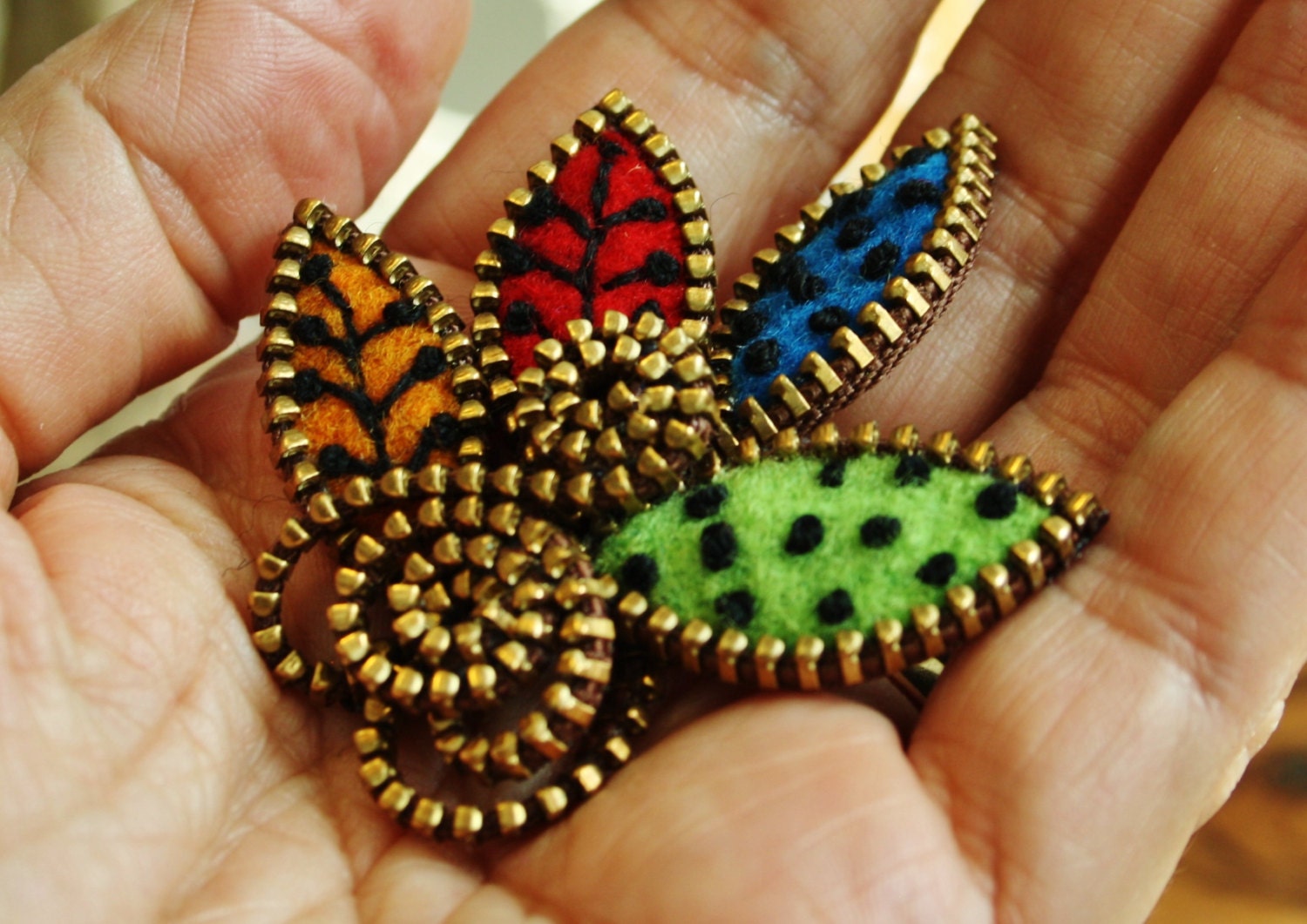 Felt and zipper multi leaf brooch