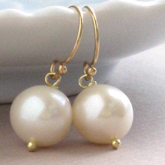 Pearl Drop Earrings in Gold fill, Round White Pearls, Simple Pearl Earrings, June Birthday, Bridesmaid Jewelry, Classic Pearls