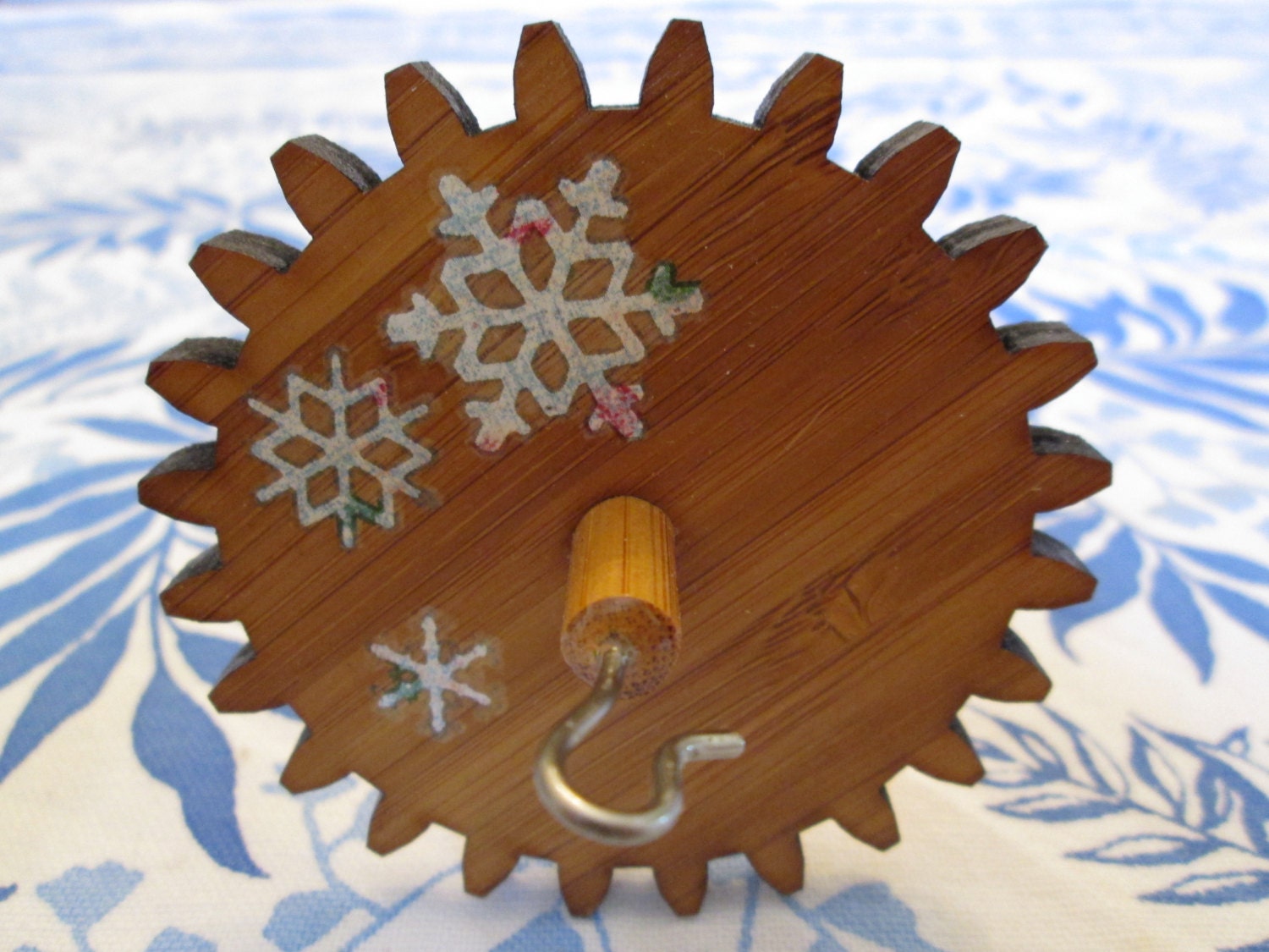 Top Drop Spindle in Snowflakes, 0.85 oz / 24 g
