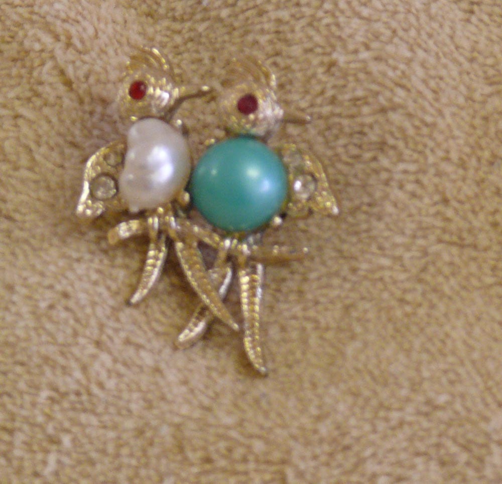Vintage Lovebirds Brooch - Rhinestone, pearl, metal