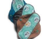Muffies Cloth Menstrual Pad Set: Overnight, Regular, and Pantyliner in Hoot