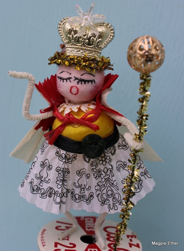 Vintage Style Spun Head - I Am The Queen