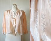 ADORABLE / 1940s 40s Satin Silk Peach Bed Jacket / Floral Ribbon Bow / Bolero Jacket / Lingerie
