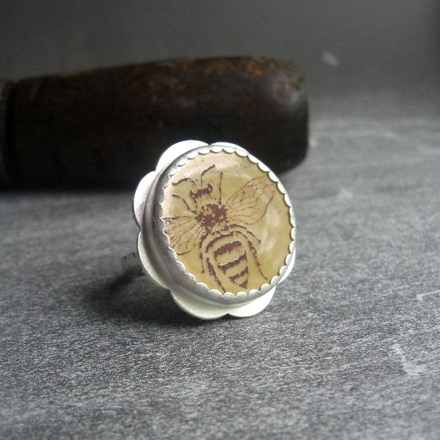 RING sterling silver with honey bee porcelain cabochon - quenchmetalworks