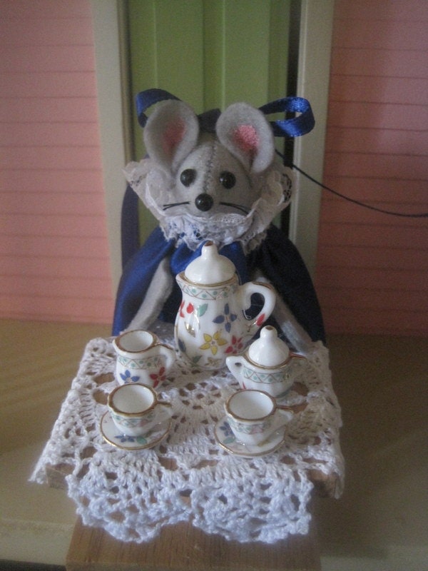 Felt Mouse Having a Tea Party