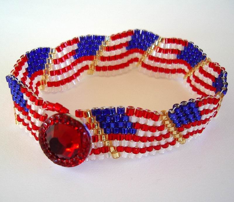 US Flag Wavy Bead Bracelet Red White Blue Patriotic American Flag Day Memorial Day July 4th Peyote Stitch