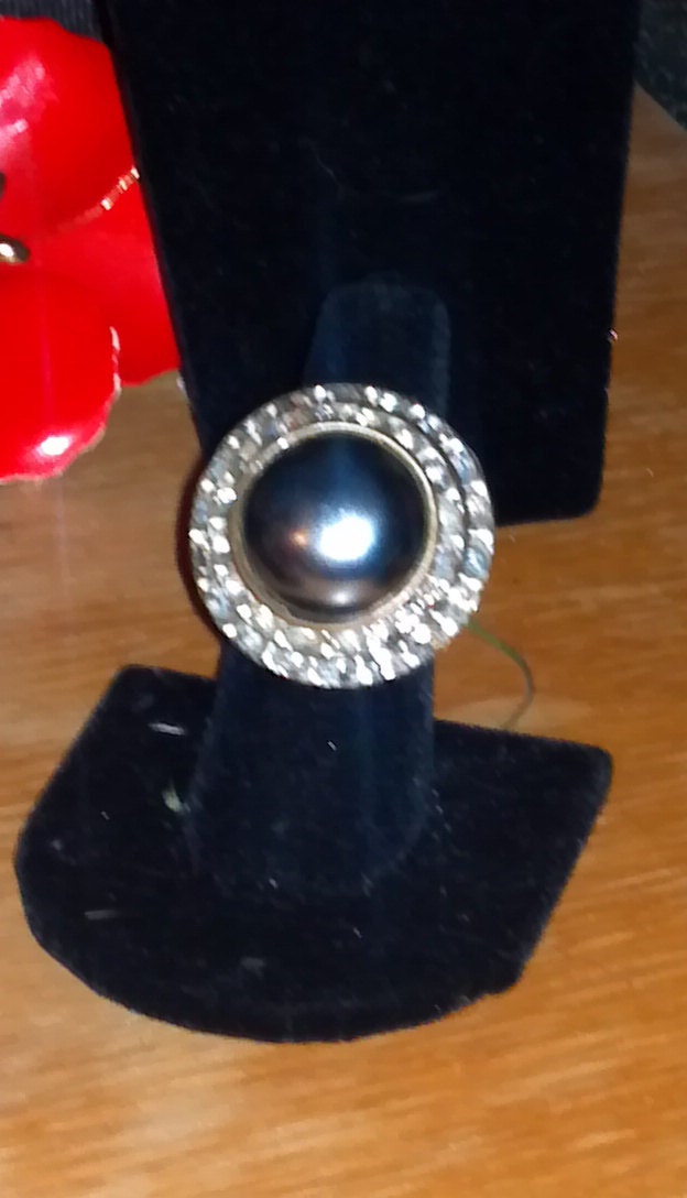 Vintage faux pearl n rhinestone Ring