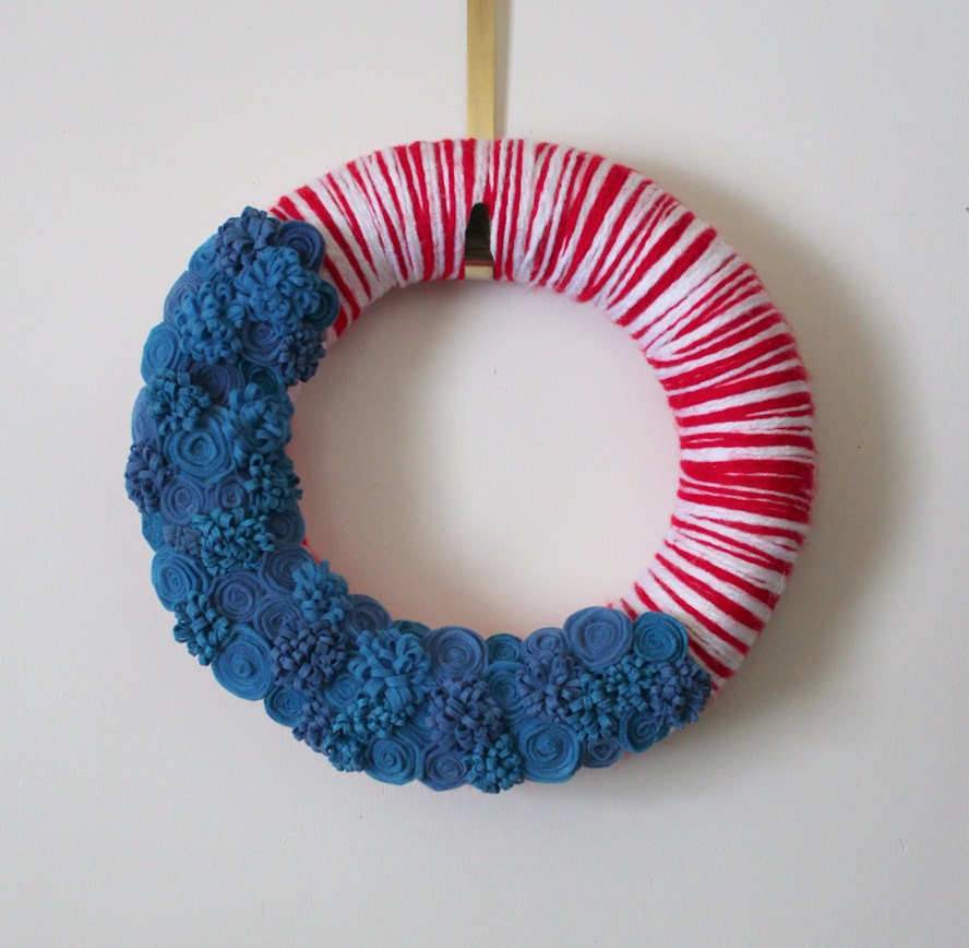 Red White Blue Wreath, Patriotic Yarn and Felt Wreath, 14 inch size - READY TO SHIP