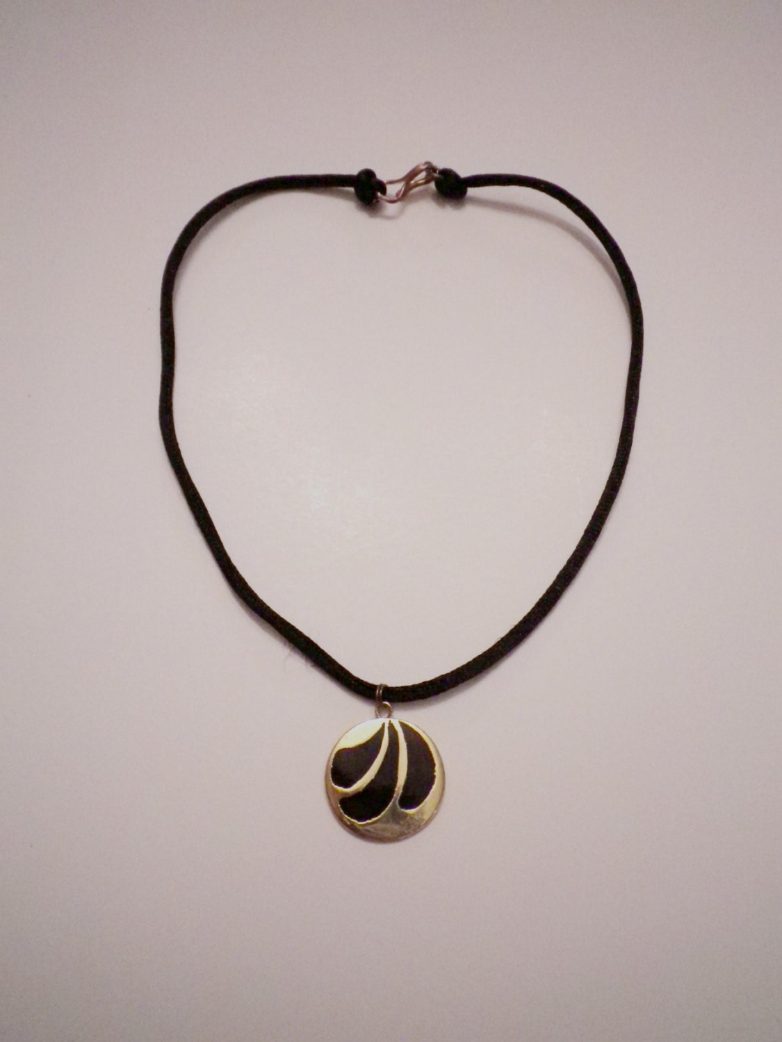 Vintage 90's gold and black coin pendant necklace