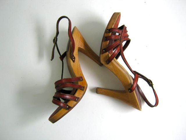 Vintage 70s dark red strappy high heel wooden sandals