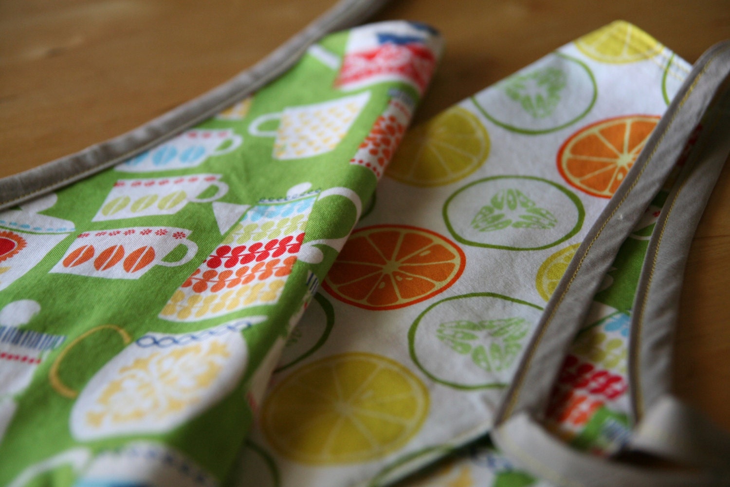 reversible cotton apron - big kid sized -  vintage kitchen - citrus