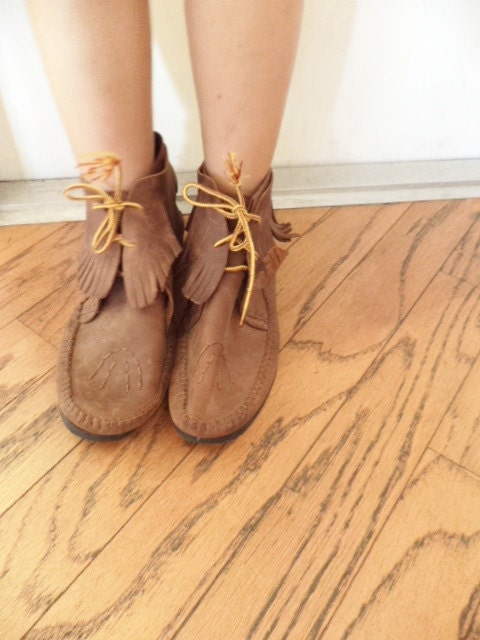 vintage brown leather finge  distressed mocasin hippie booties  size 10 women