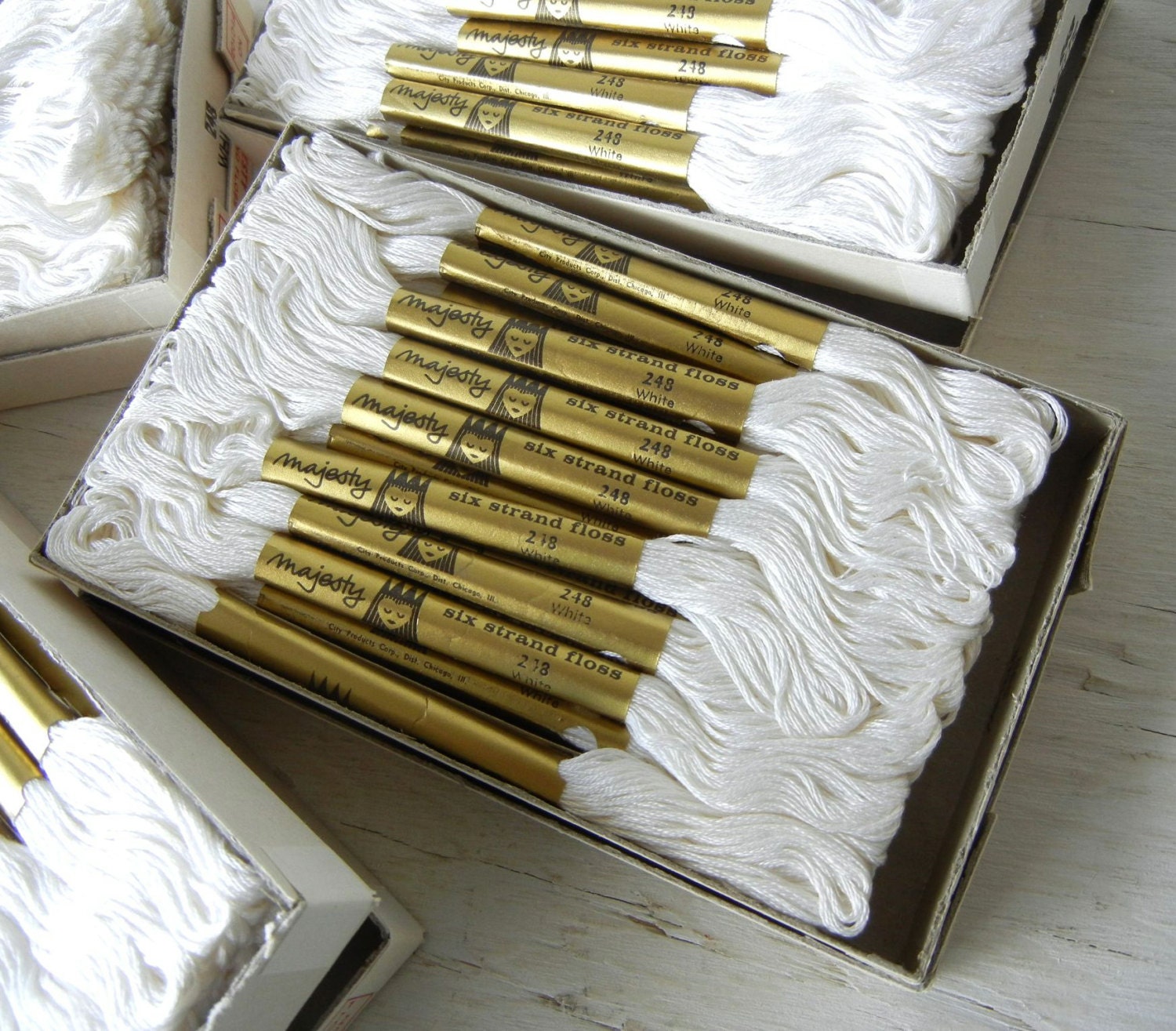 Vintage Majesty White Embroidery Floss Box of 24 Skeins