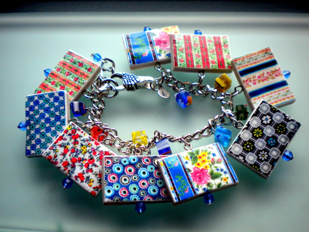 Portugal Chita da Alcobaça Fabric Replica Charm Bracelet with Antique Postcards - Reversible - 9 Pieces of Tradition