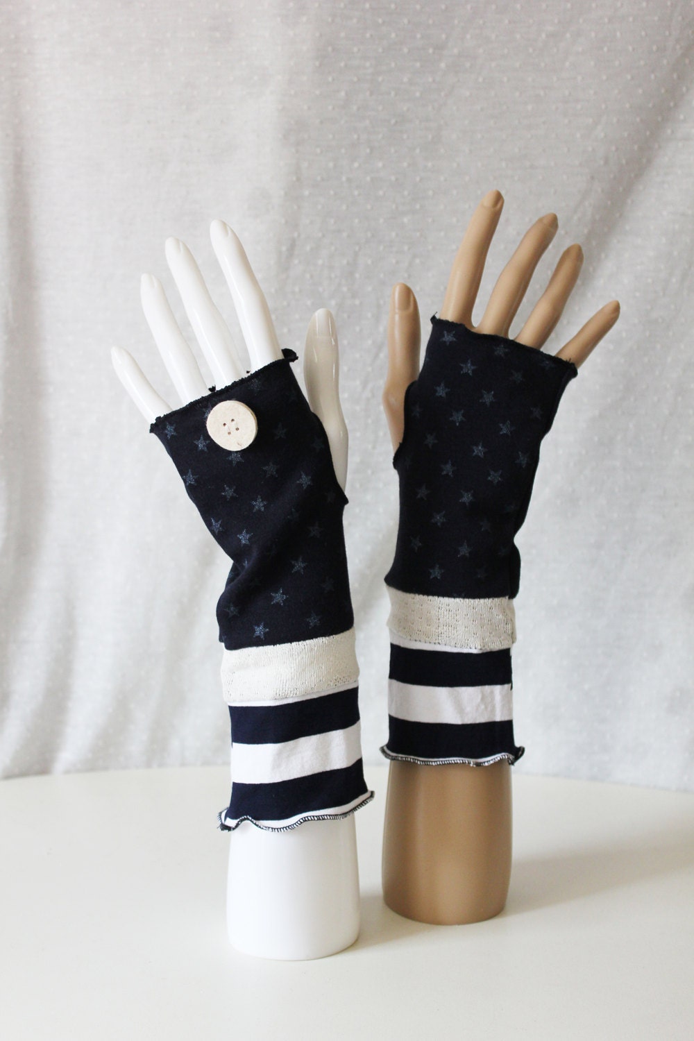 Mittens blue marine and stars, beige, blue marine and white stripes