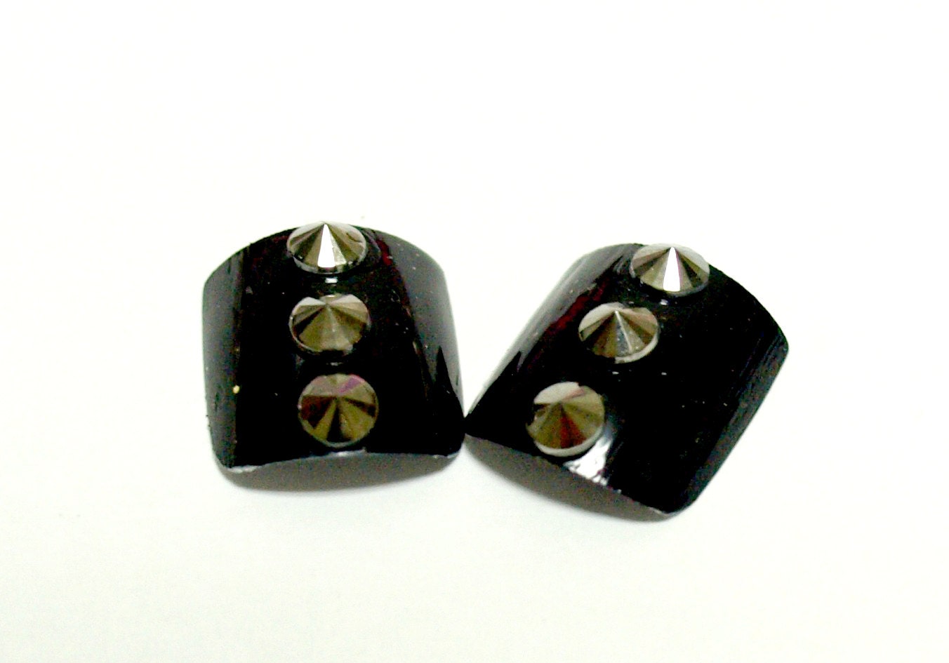 Toe nails, 3D nails, black, pedicure, studs,rivet