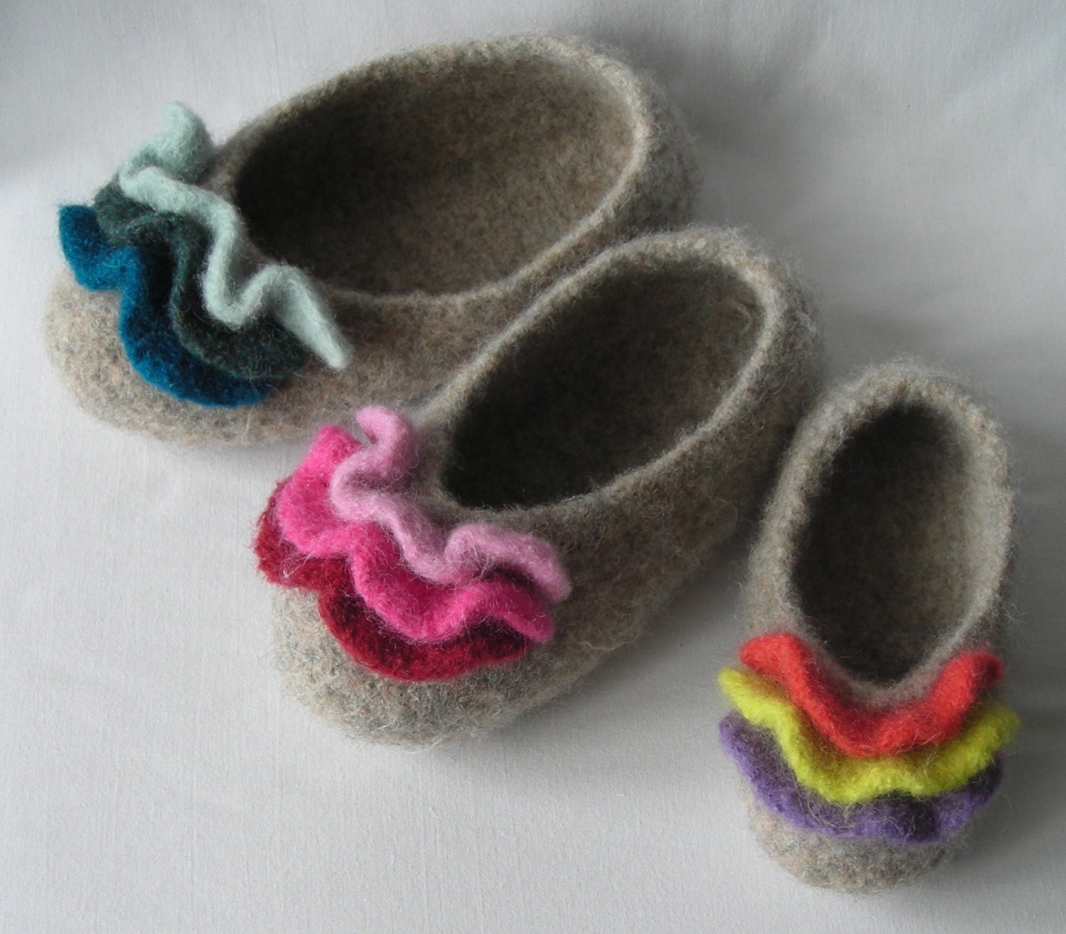 Knitting pattern PDF Slippers - Womens and Girls Felted Ruffle Toe Slippers - great gift idea - pattern using WORSTED weight yarn