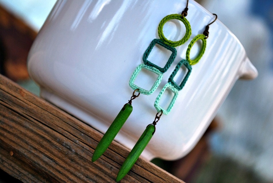 Geometrical Green Spikes and Fiber Earrings.