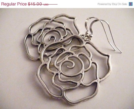 ON SALE Antique silver Flower earrings