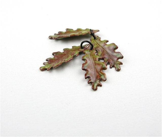 One Enameled Oak Leaf Pair / Lime enamel Lot 20