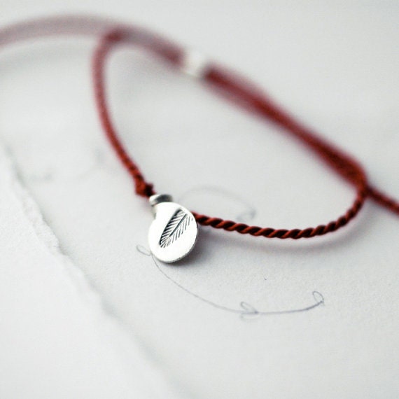 Drop of winter leaf silk bracelet