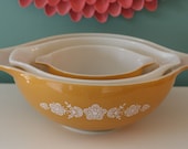 Vintage Pyrex Set of 3 Nesting Casserole Dishes in Mustard Yellow and White