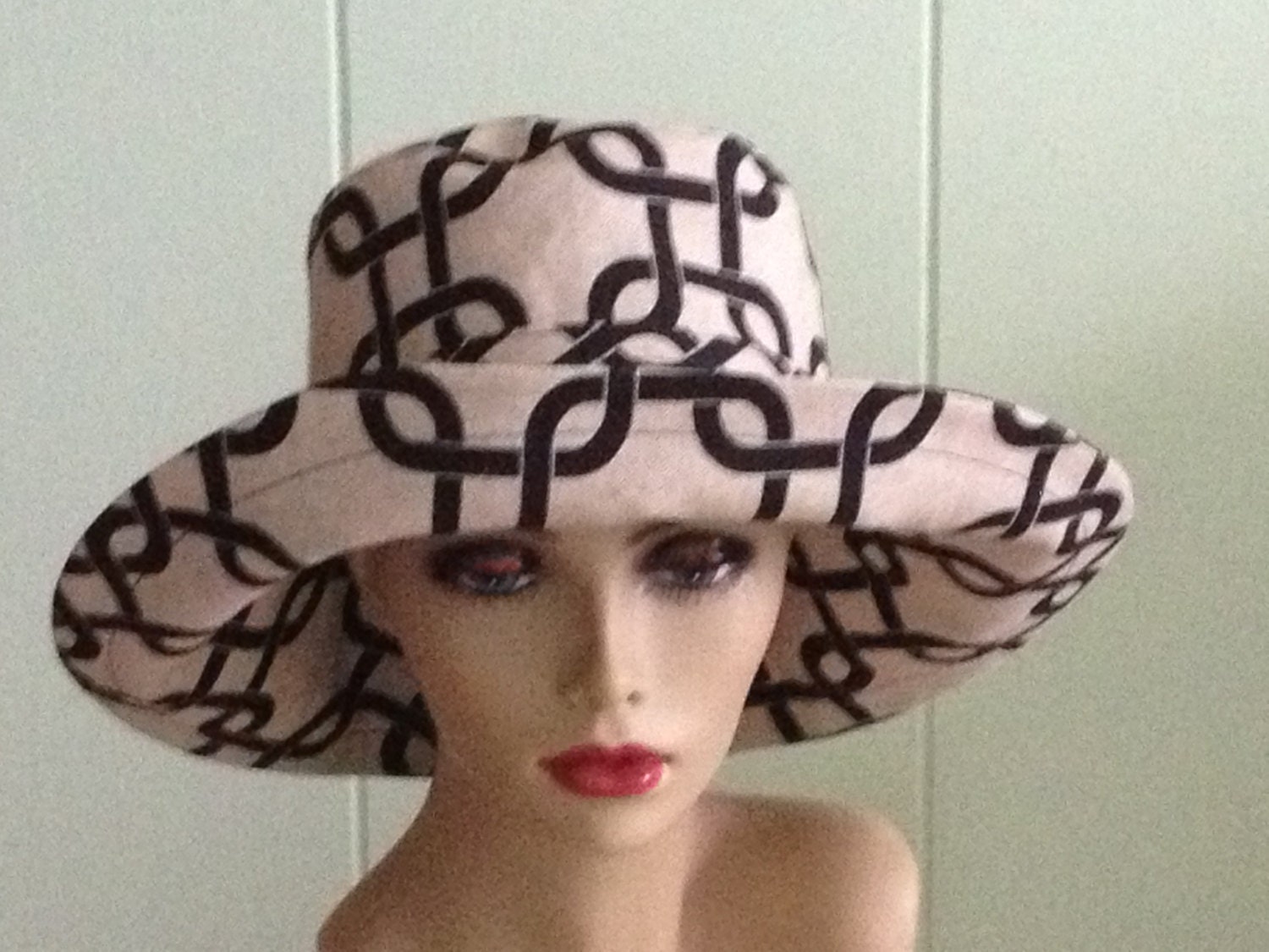 Sunhat in Linen with Black 