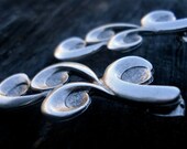 Le Baroque Post Earrings