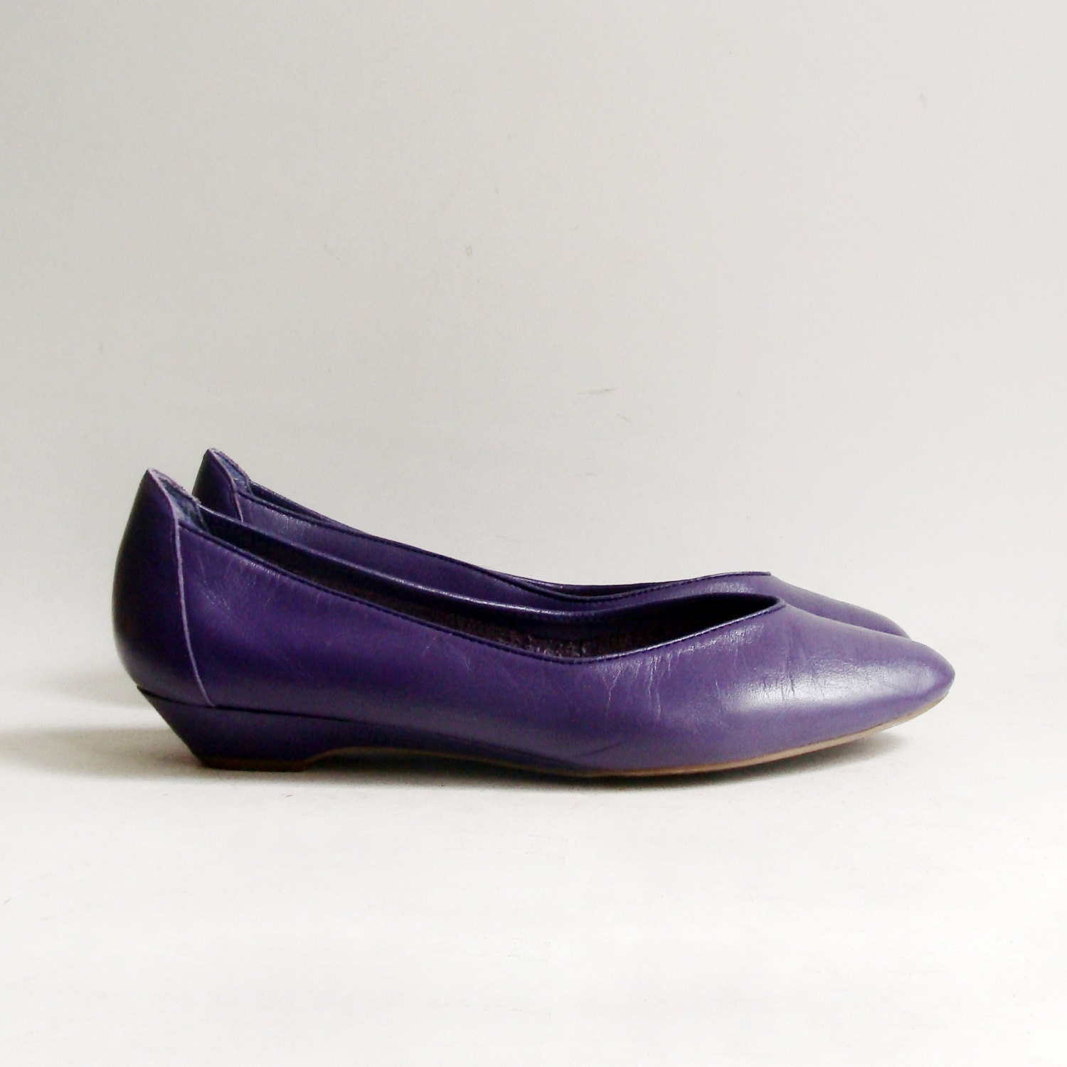 shoes 7.5 / purple leather flats / 80s 1980s colorful flats / shoes size 7.5 / vintage shoes