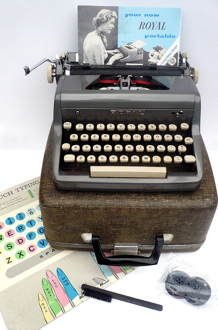 PROFESSIONALLY SERVICED 1956 Gun Metal Grey Quiet DeLuxe Typewriter