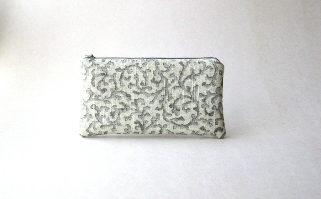Zipper Pouch, Padded Pouch, Clutch, Pencil case, Cosmetic pouch - The new Simple Pouch in gray and white linen