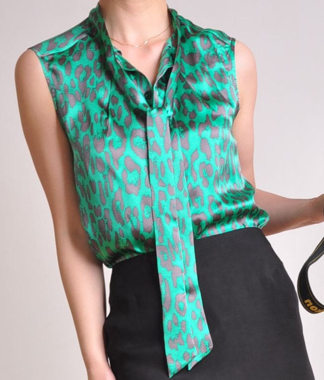 Green Leopard Silk Satin Bow Ribbon Tie Sleeveless Shirt
