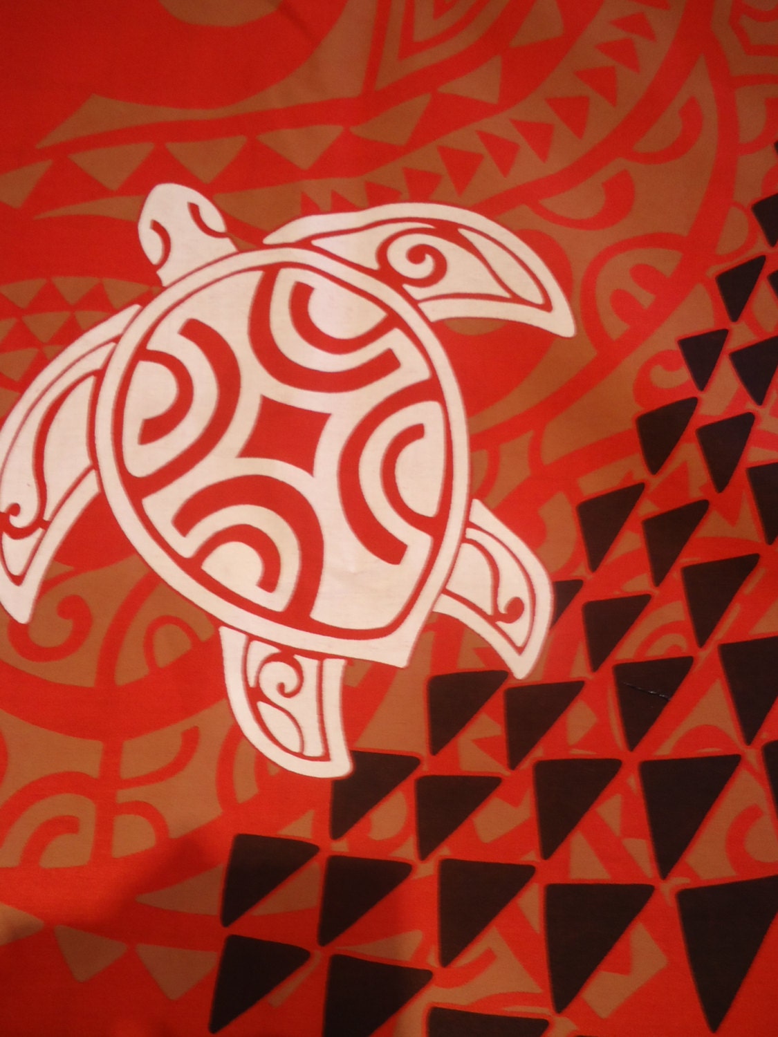 Utili-lavalava Hawaiian Turtle and Tapa print