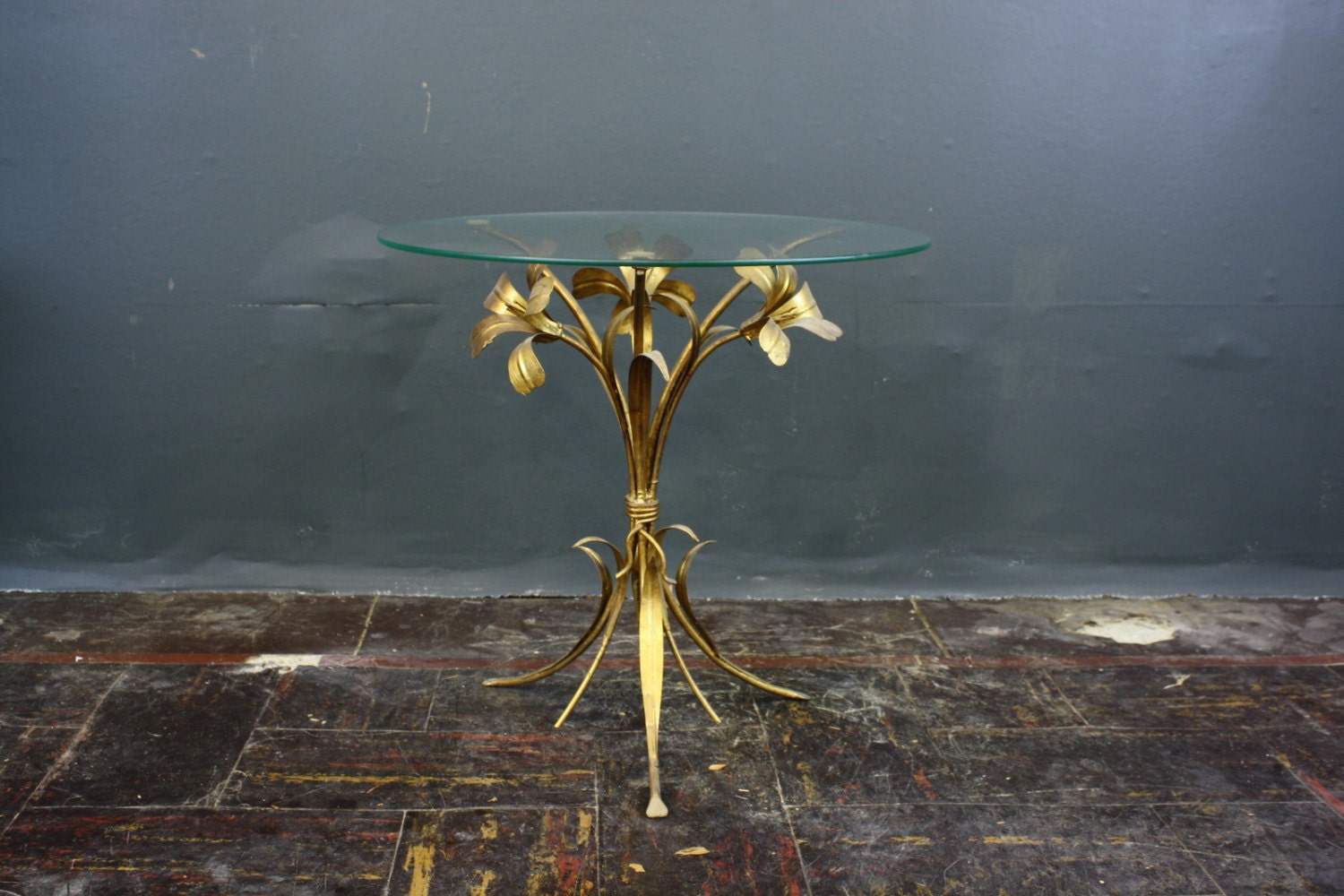 Hollywood Regency  Table / Gold Gilt Llly Accent Table